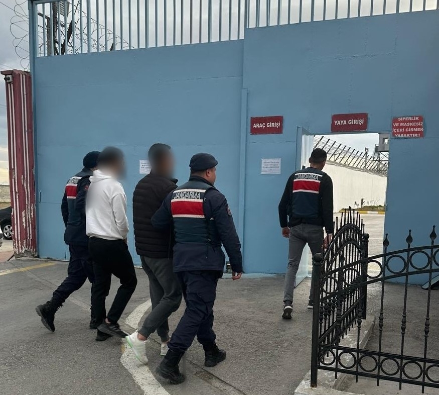 Konya’da kesinleşmiş hapis cezası bulunan 2 şüpheli yakalandı