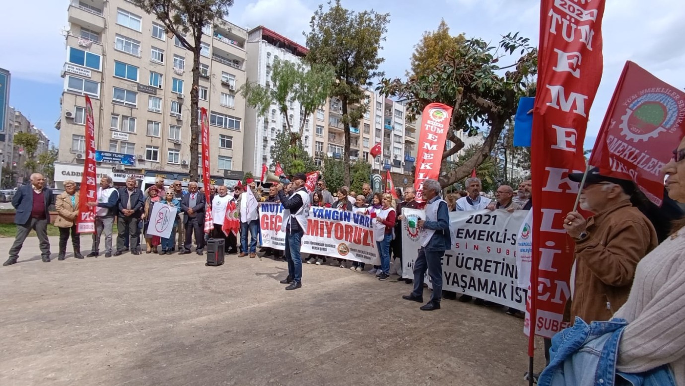 “GEÇİNEMİYORUZ, EK ZAM İSTİYORUZ!”