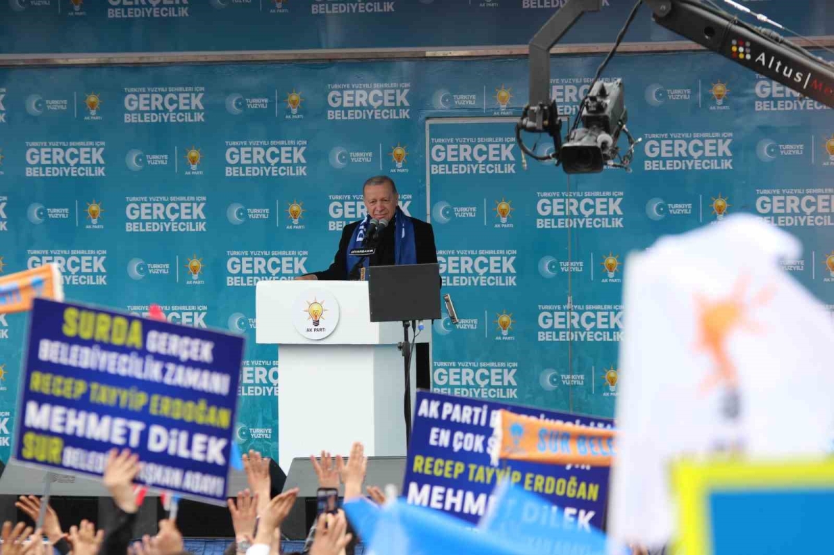 Cumhurbaşkanı Erdoğan Diyarbakır’da terör ve terör örgütü güdümlü siyaset dışı bir çözüm sürecine işaret etti