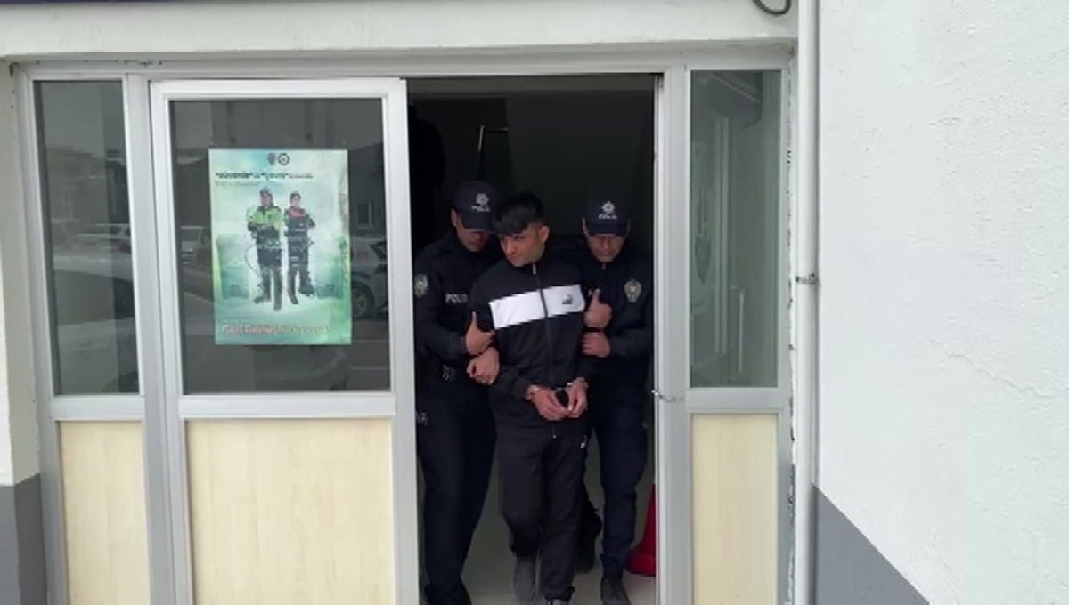 Adana’da 7 suçtan 21 yıl hapis cezasıyla aranan hükümlü polisten kaçamadı