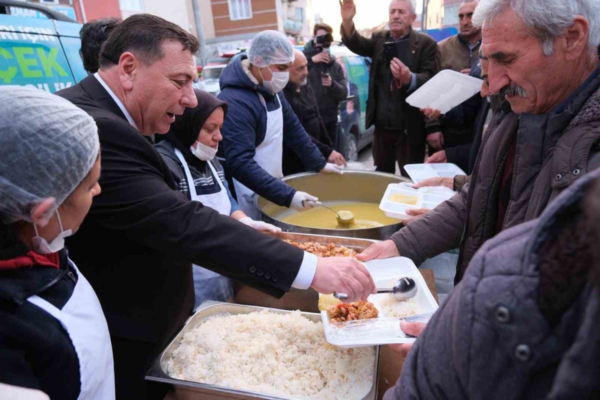 Özkan Alp 71 Evler Mahallesi’nde iftar düzenledi