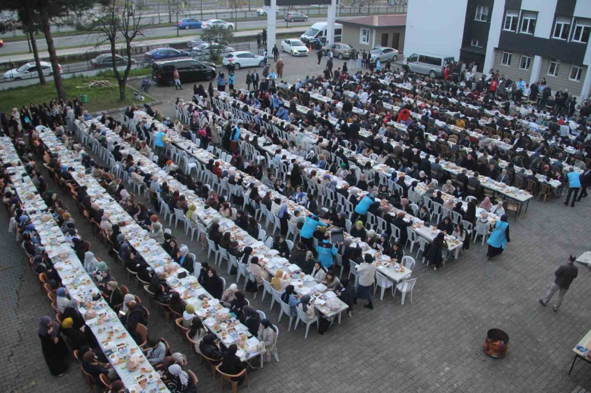 Ordu’da yaklaşık bin 500 üniversite öğrencisi iftar sofrasında buluştu