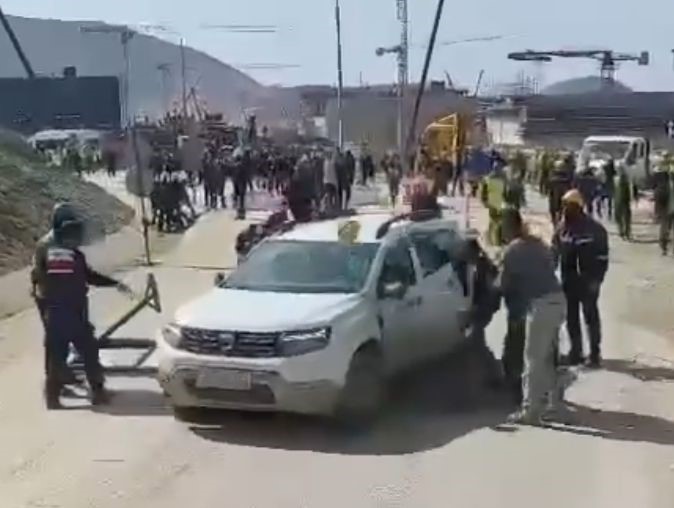  Akkuyu NGS'de gerginlik: İşçiler, firma yetkililerinin araçlarını taşladı