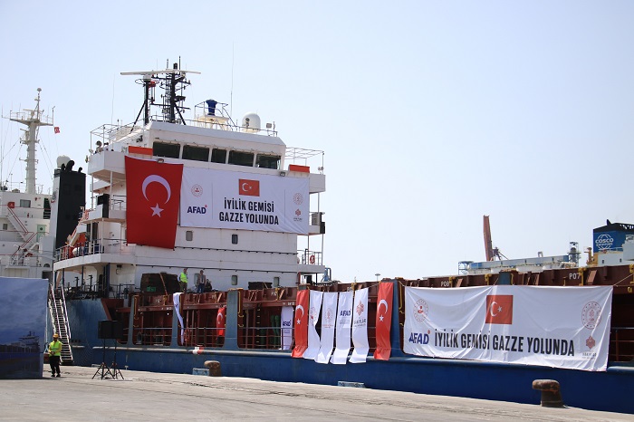 8. "İyilik Gemisi" Gazze'ye uğurlandı