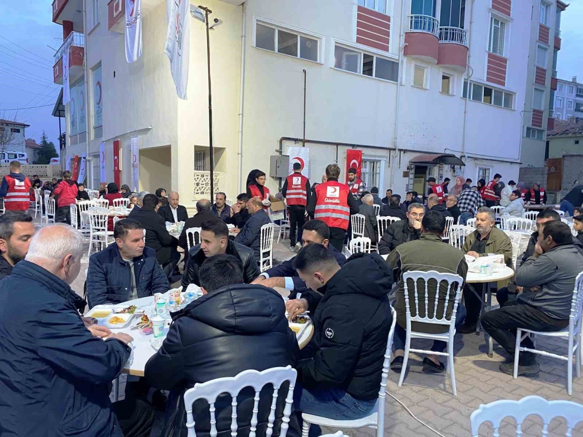 Kulu’da Kızılay’dan 150 kişiye iftar yemeği