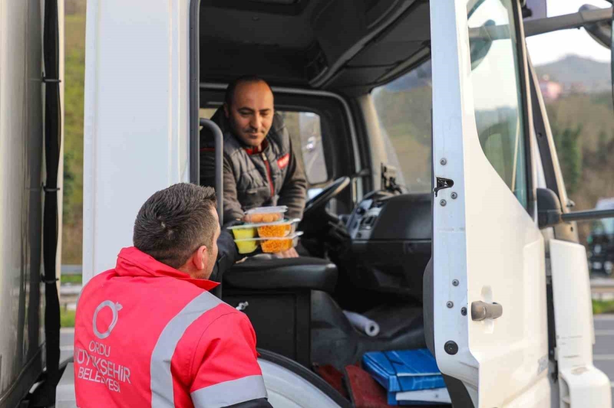 Tır şoförleri iftar saatini Ordu’ya göre ayarlıyor