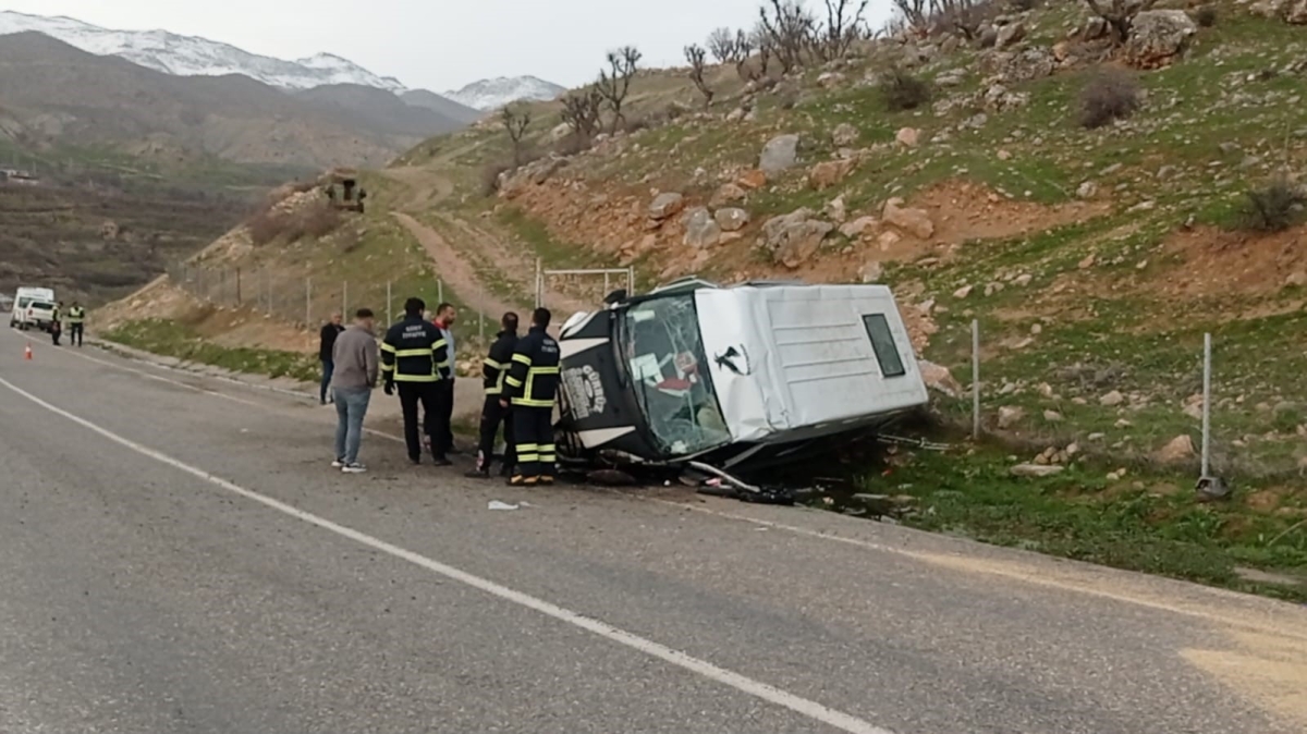 Siirt’te öğrenci minibüsü devrildi: 1 ölü, 6 yaralı