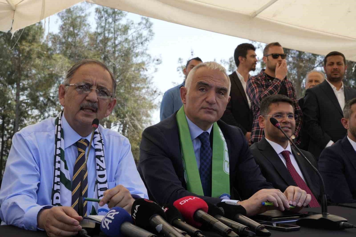 Bakan Özhaseki: "Bu işin tek şartı var büyükşehirde ve Serik’te elimizi ayağımızı kırmayın"