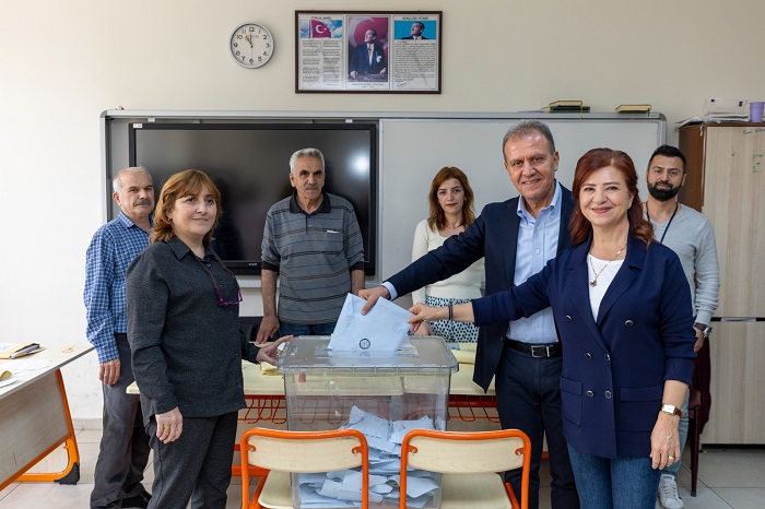 BAŞKAN SEÇER, YEREL SEÇİMLERDE OY KULLANDI