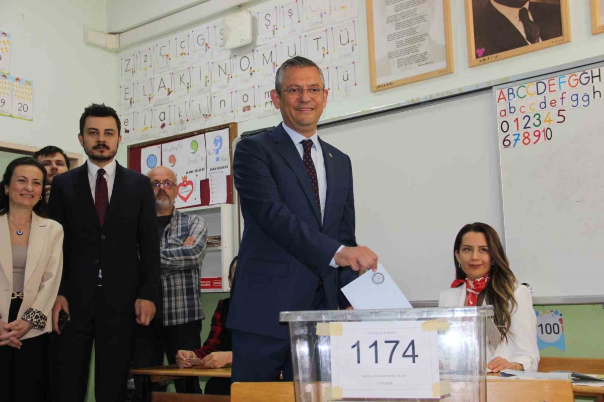 CHP lideri Özel’in sandığından hangi parti çıktı?