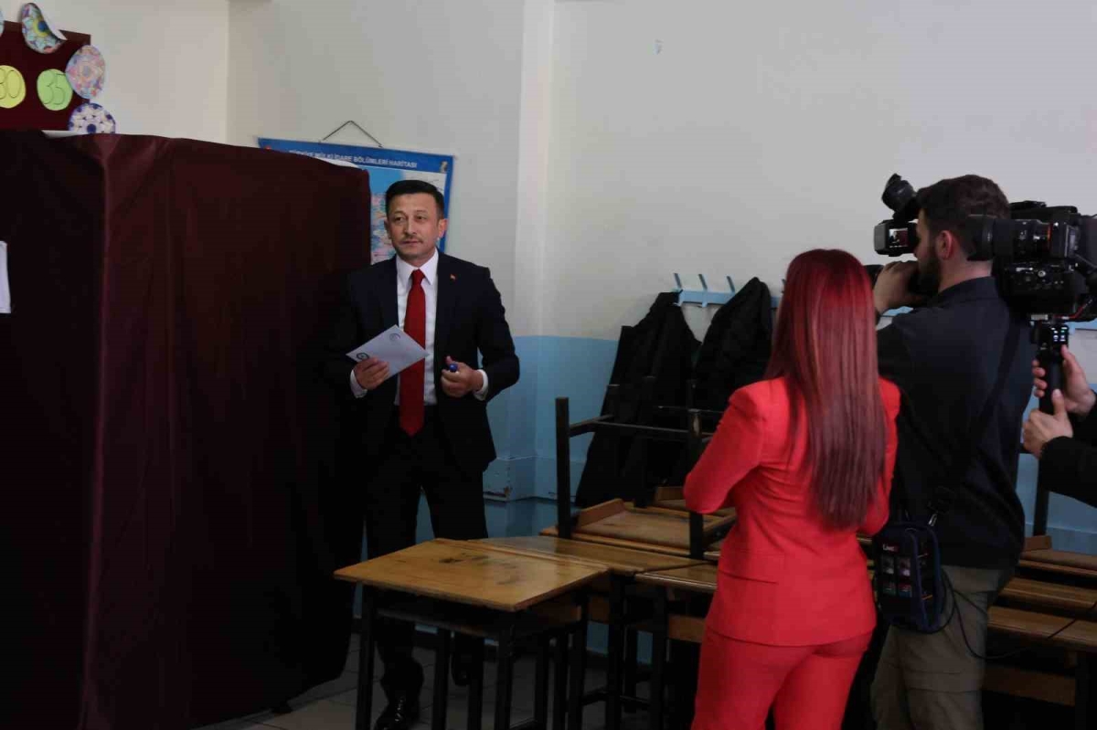 Oy kullandığı sandıktan birinci çıktı