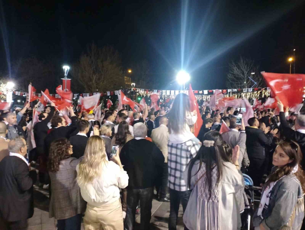 Başkentte Mansur Yavaş destekçilerinin kutlaması erken başladı