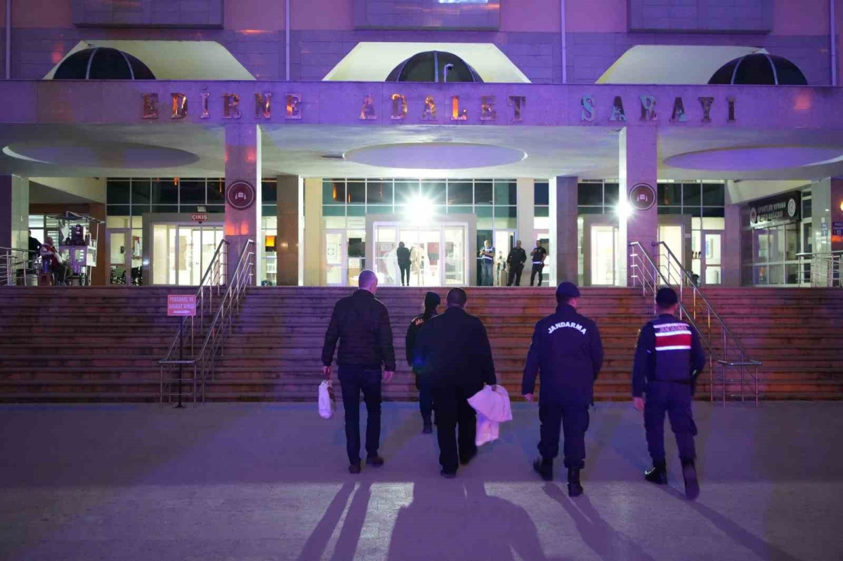 Edirne’de oy torbaları adliyeye getirilmeye başlandı