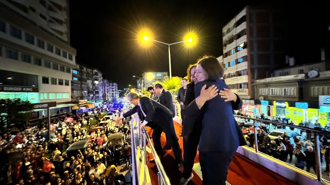 Nazilli’de CHP, zafer kutlaması yaptı