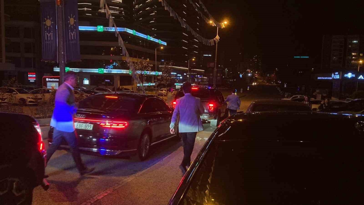 Meral Akşener, parti genel merkezinden ayrıldı