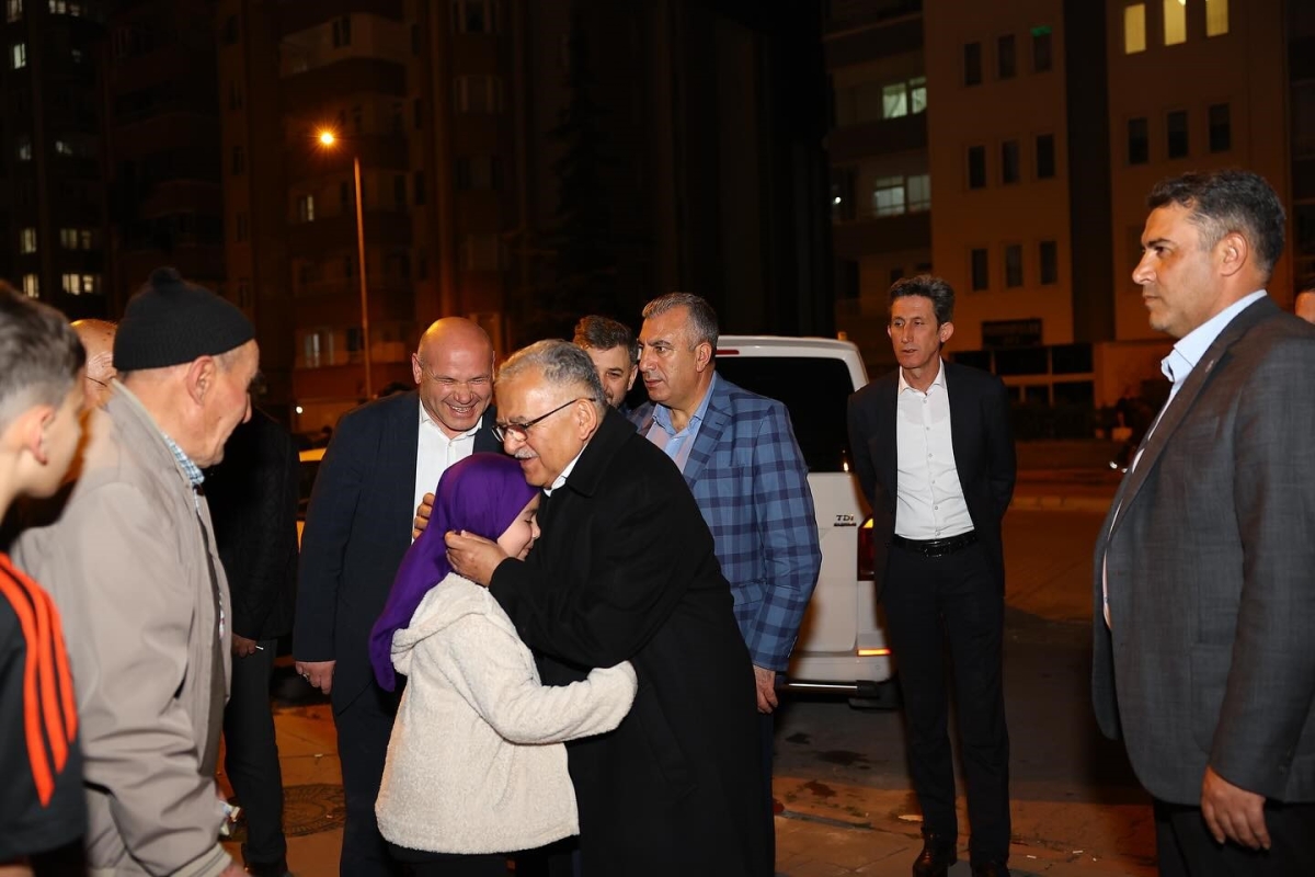 Büyükkılıç, Ramazan’ın huzurunu vatandaşla yaşıyor
