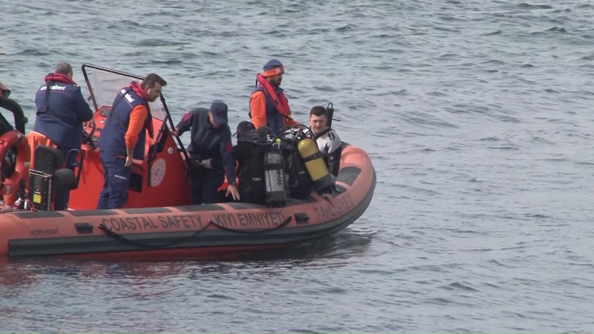 Üsküdar’da akşam denize girerek kaybolan şahsı arama çalışmaları sürüyor