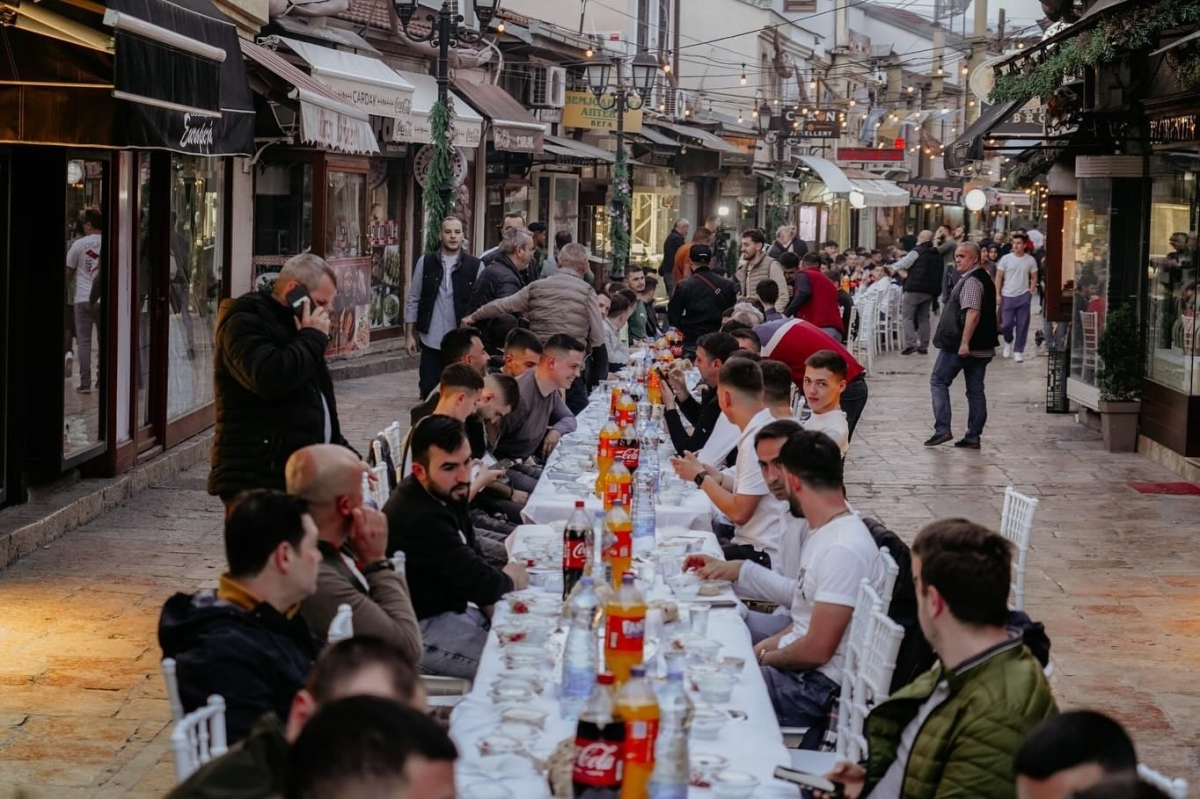 Üsküp’teki Türk Çarşısı’nda 500 kişilik iftar