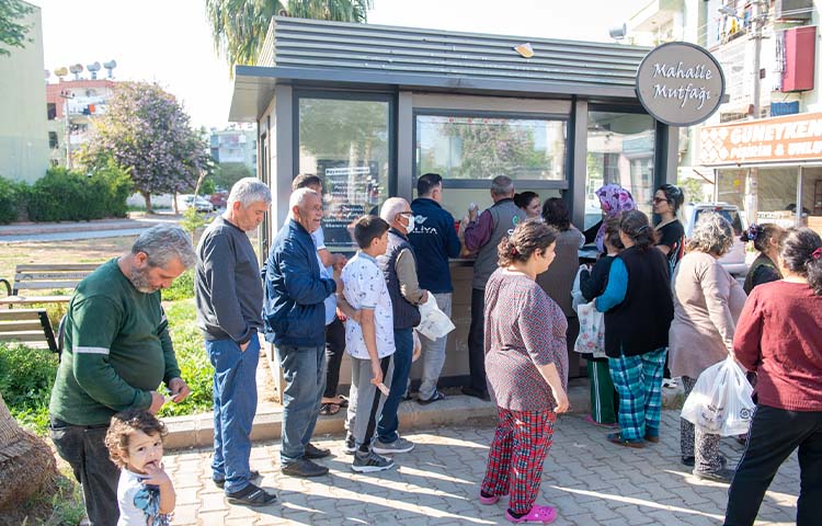 Mahalle mutfakları yeniden Mersinlilerin hizmetinde