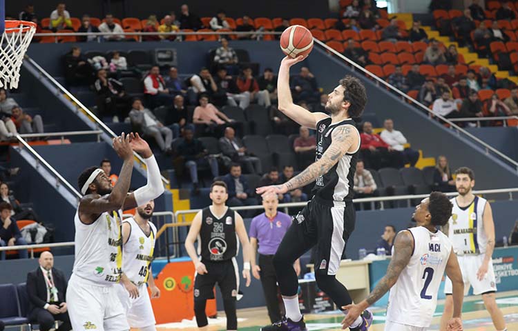 MSK rakip dinlemiyor: 82-95