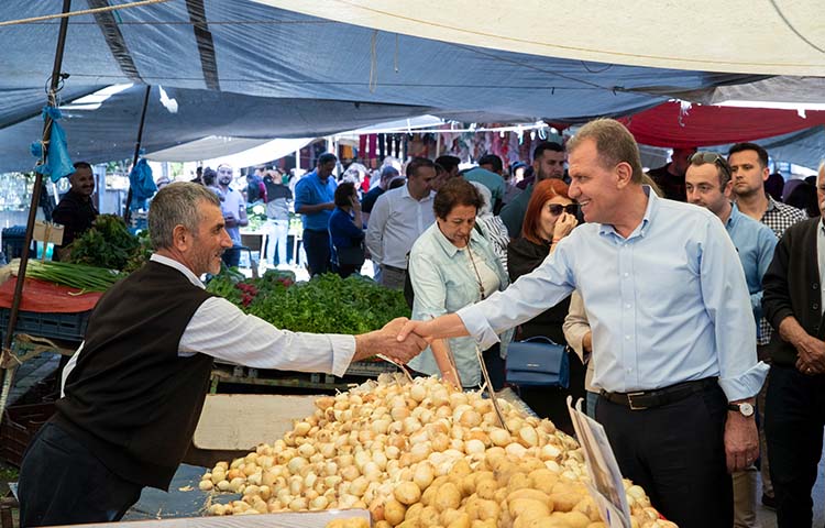 Seçer’in mahalle ziyaretleri sürüyor