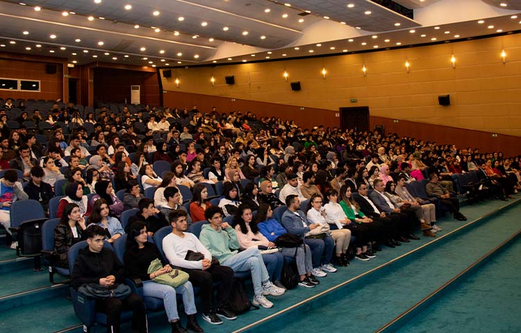 YKS öğrencilerine meslek tanıtım semineri düzenlendi