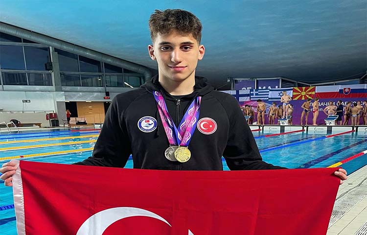 Yüzmede şampiyonluğu getirdi
