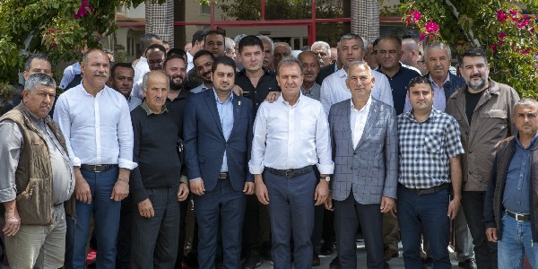 Başkan Seçer Anamur'a çıkarma yaptı
