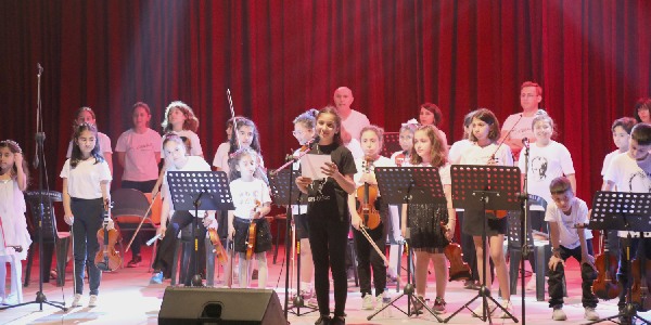 Mezitli Belediyesi kursiyerinden müzik şöleni