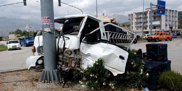 Mersin'de trafik kazası: 3 yaralı