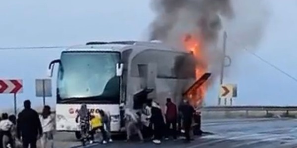 Otobüs alev alev yandı