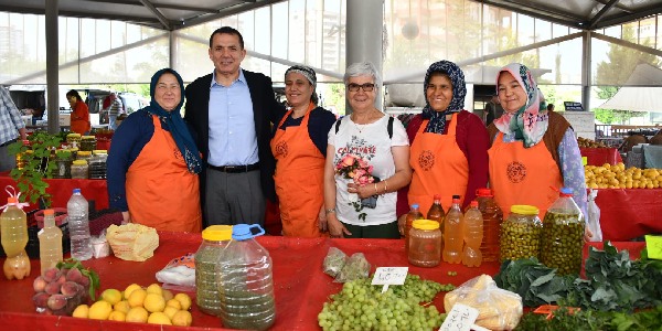 Başkan Özyiğit, Köylü Pazarı’nı gezdi