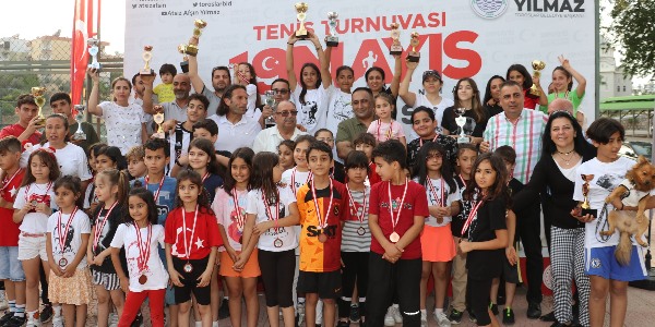 Tenis turnuvasında ödüller sahiplerini buldu