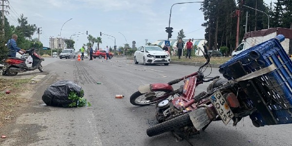 Kask motosiklet sürücüsünün hayatını kurtardı