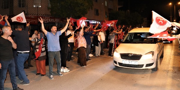 Seçim başarısı Toroslar’da da coşkuyla kutlandı