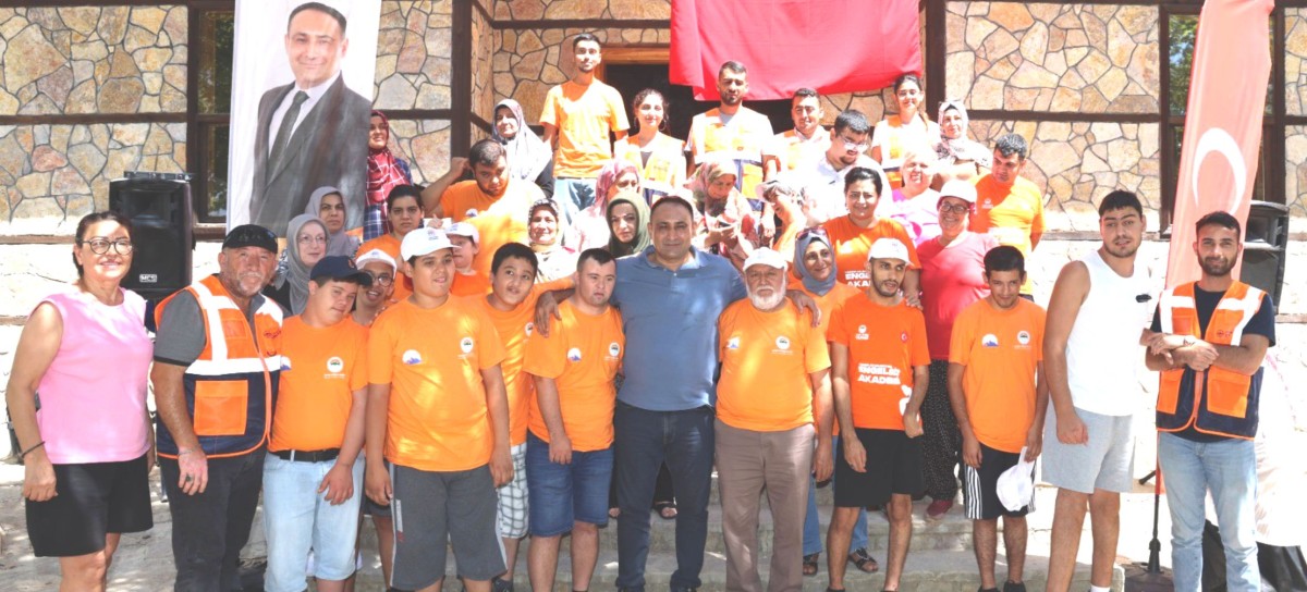 ENGELSİZ AKADEMİ MERKEZİNİN KURSİYERLERİ PİKNİKTE BULUŞTU