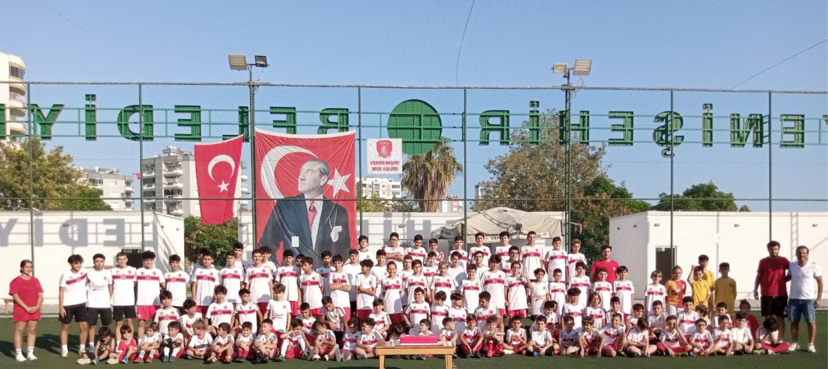 SPORCU GENÇLERDEN ‘ZAFER’ KUTLAMASI