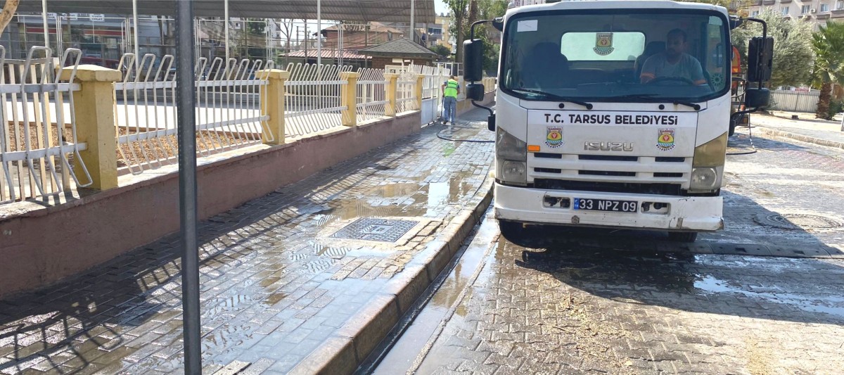 TARSUS BELEDİYESİ’NDEN OKULLARDA TEMİZLİK VE DEZENFEKSİYON ÇALIŞMASI 