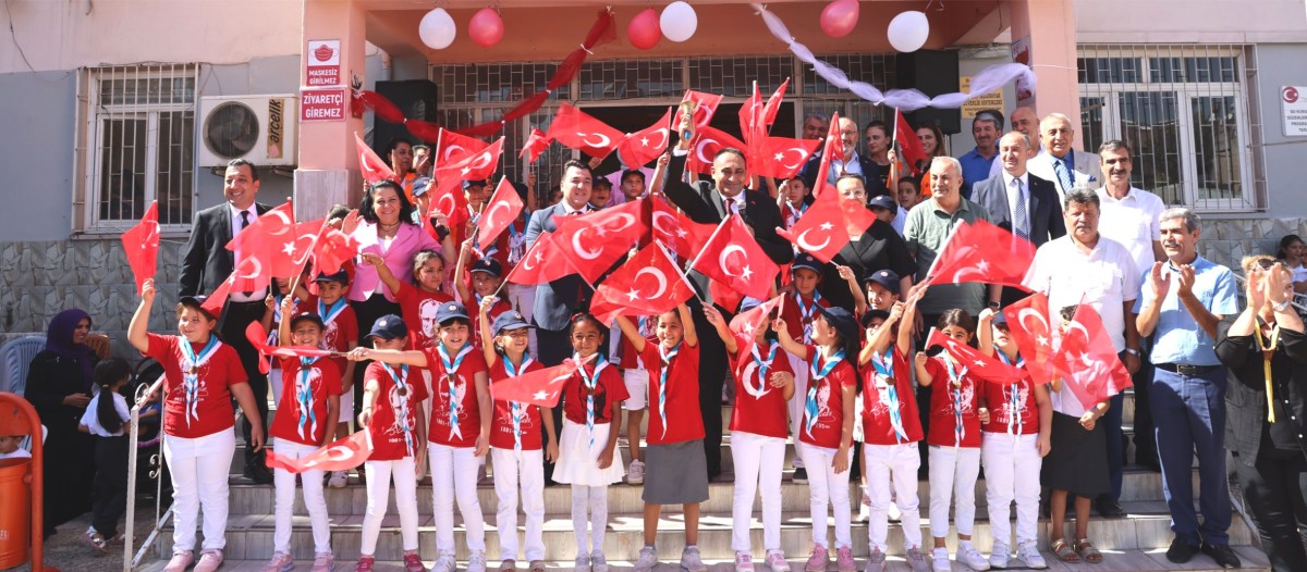 ÖĞRENCİLERDEN BAŞKAN YILMAZ’A SEVGİ SELİ