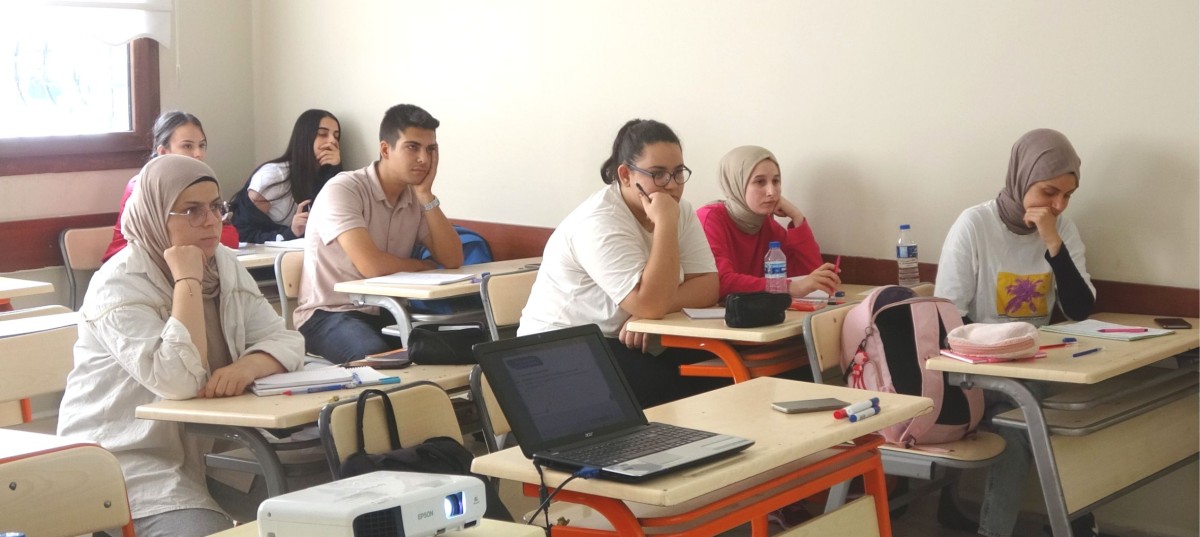 DEPREMZEDE ÖĞRENCİLER HAYATLARININ SINAVINA ÜCRETSİZ HAZIRLANIYOR