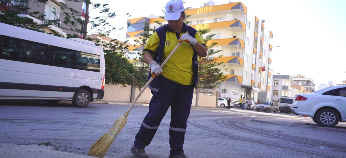 TARSUS BELEDİYESİ’NDEN KENT GENELİNDE SONBAHAR TEMİZLİĞİ SEFERBERLİĞİ