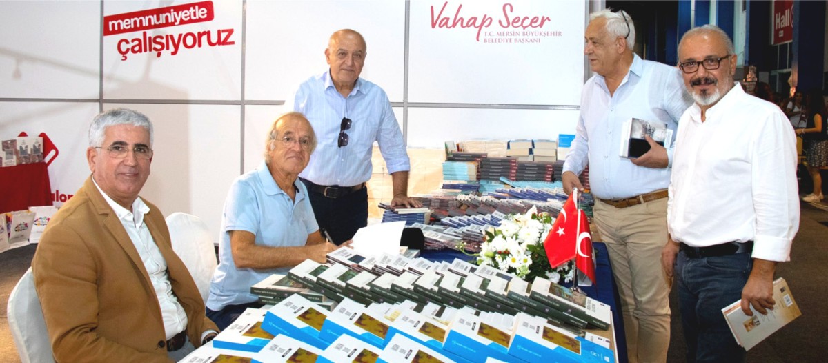 YAZARLAR, BÜYÜKŞEHİR’İN STANDINDA KİTAPSEVERLERLE BULUŞUYOR