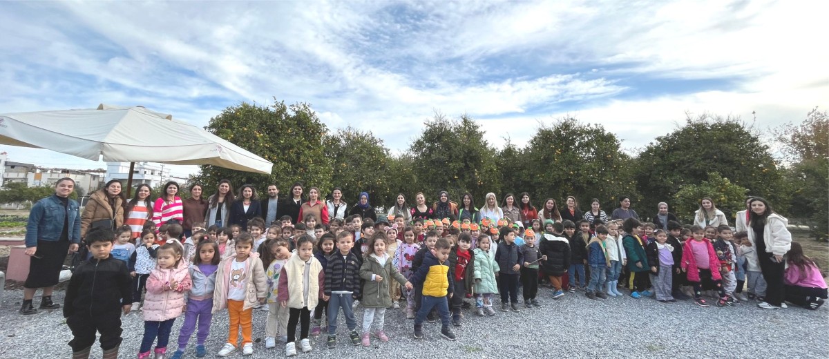 TARSUSLU MİNİKLERDEN PORTAKAL HASADI