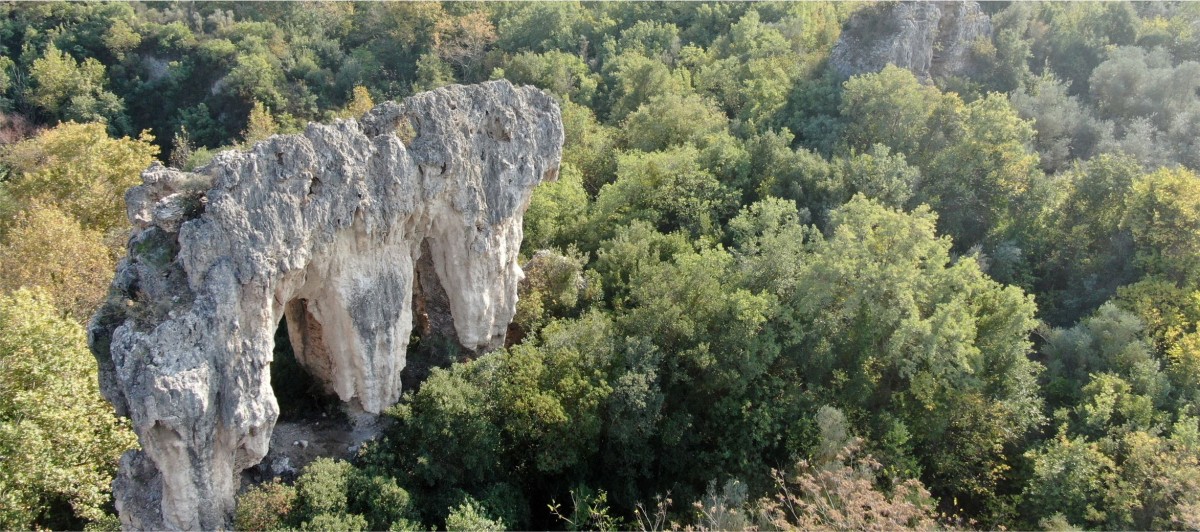 DEPREM, DEVASA TAŞLARLA İNŞA EDİLEN SU KEMERİNİ YOK ETTİ