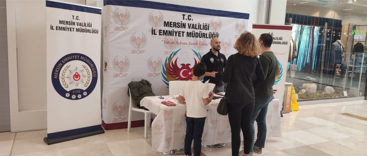 MERSİN'DE VATANDAŞLAR TERÖRE KARŞI BİLGİLENDİRİLİYOR
