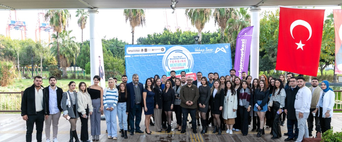 ÜNİVERSİTELİLERİN MENTORU BÜYÜKŞEHİR KARİYER MERKEZİ