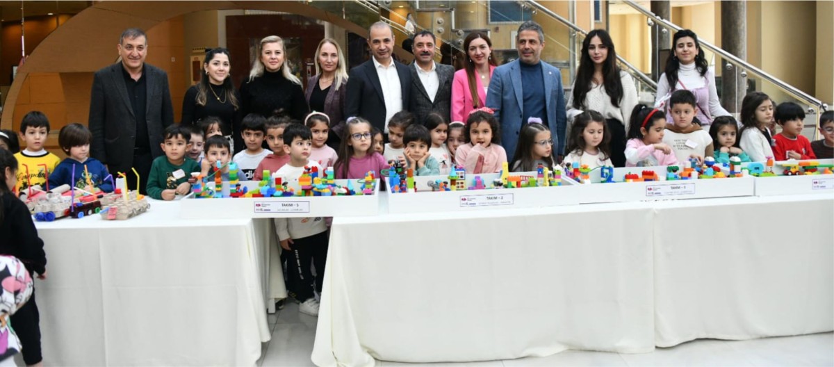 YENİŞEHİRLİ ÇOCUKLAR TİYATRO OYUNUYLA HEM EĞLENDİ HEM DE ATIK YÖNETİMİ ÖĞRENDİ