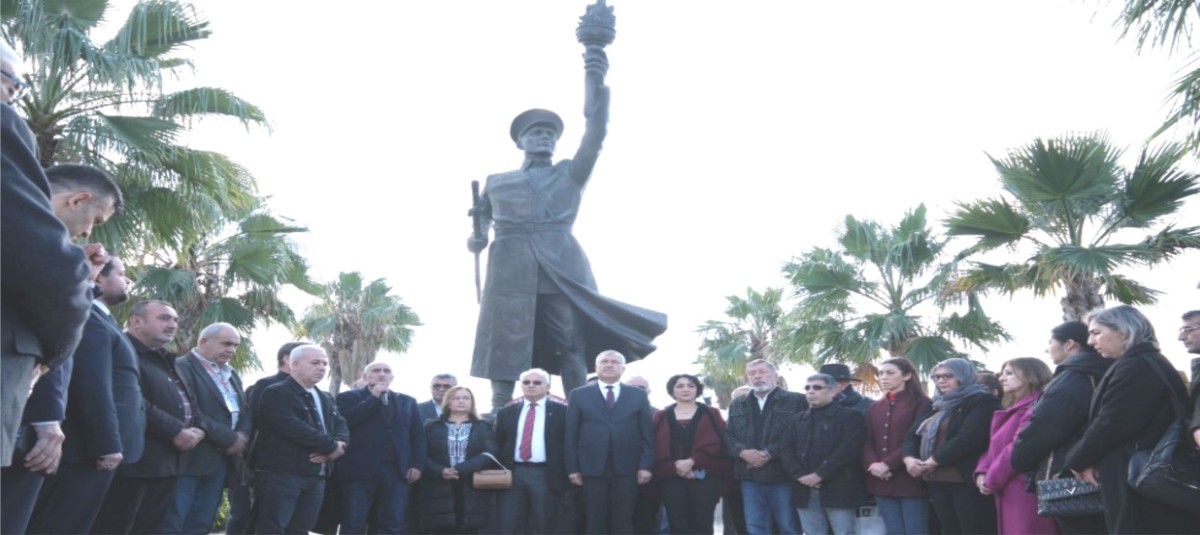 ŞEHİT KUBİLAY ADINA YAPILAN PARKTAKİ ANITI ÖNÜNDE ANILDI