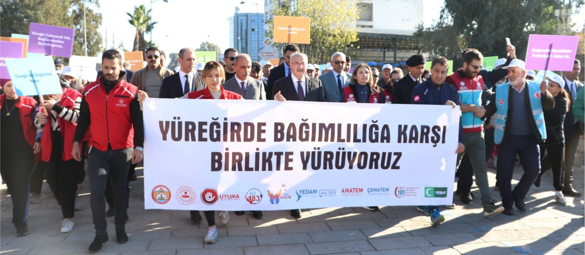BAĞIMLILIĞA KARŞI YÜRÜDÜLER