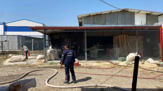 Alaşehir’deki ahşap fabrikasında çıkan yangın korkuttu